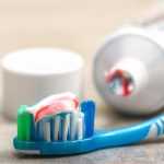 Рвотный рефлекс при чистке зубов - причины. Как выбрать зубную щетку и пасту